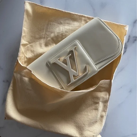 Louis Vuitton Blanc Corail Sobe Patent Leather Clutch - Picture 1 of 11